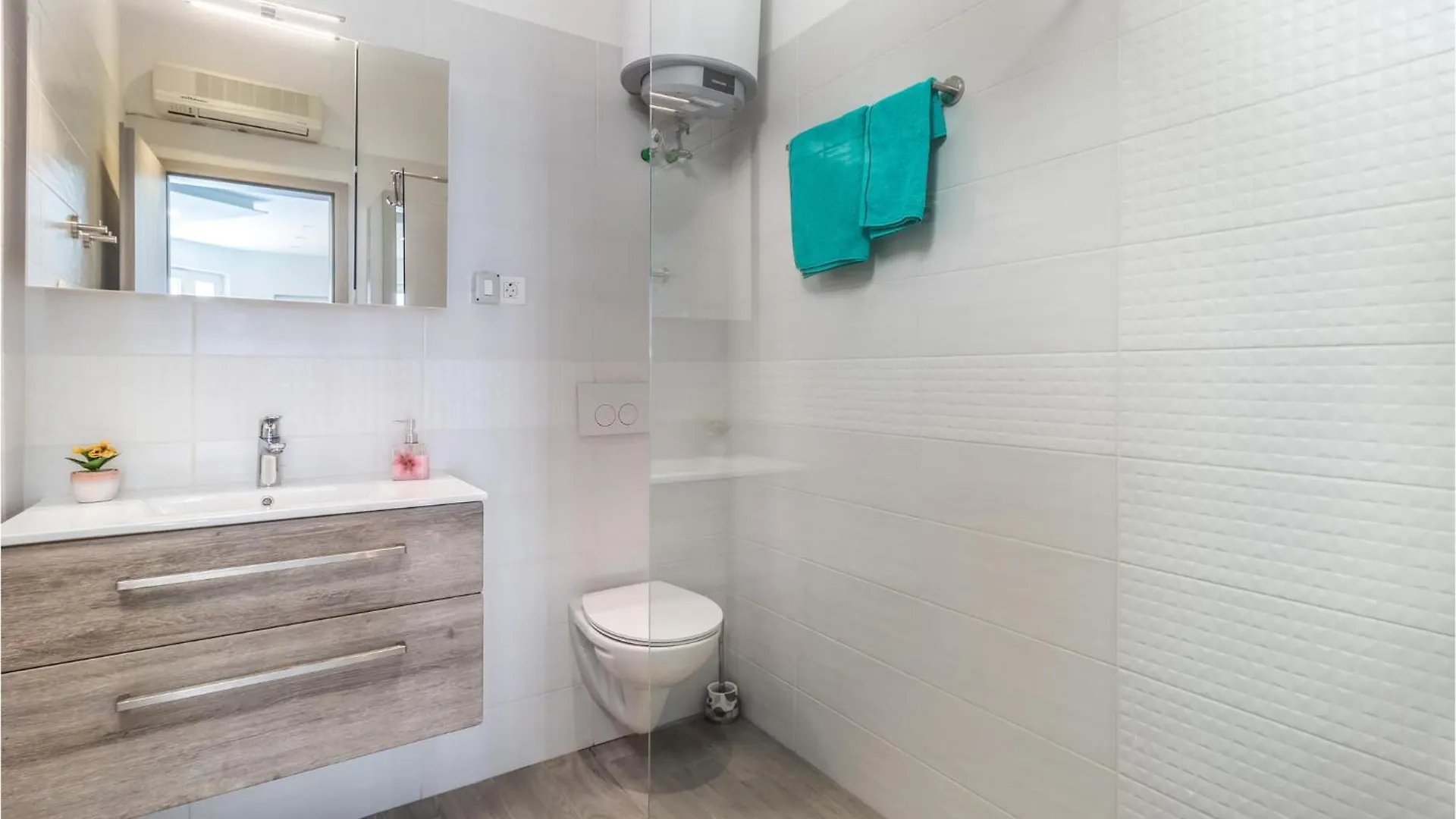 Pet Friendly Home In Marinici With Wifi Marinici (Primorsko-Goranska)